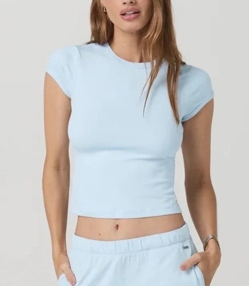 NWT Vuori Halo Baby Tee Womens Large Soft Sky Heather Blue Athletic Gym Lounge